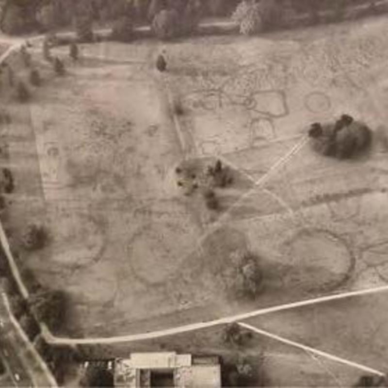 Parch marks in the University Parks, seen from the air in the 1970s. They show the location of some of the site’s archaeology. (Source: Oxford University Archives)